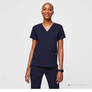 FIGS Casma Three-Pocket Scrub Top Small Navy